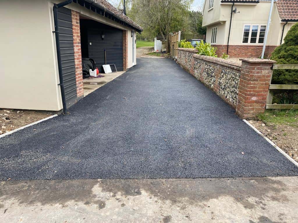 This is a newly installed tarmac driveway. All works carried out by Watton Driveway Solutions